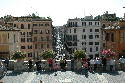 172_Mittelpodest_der_Spanischen_Treppe_mit_Blick_auf_die_Via_della_Condotti.htm